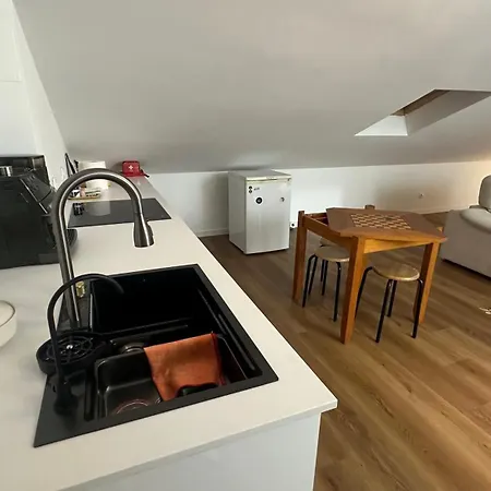 Appartamento Lovely Fully Equipped